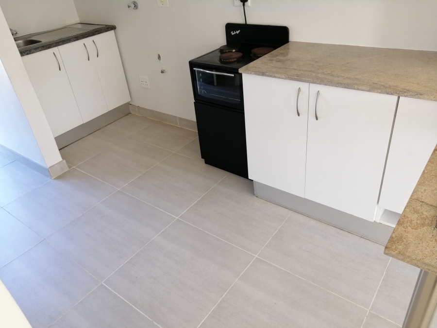 To Let 1 Bedroom Property for Rent in Oakglen Western Cape